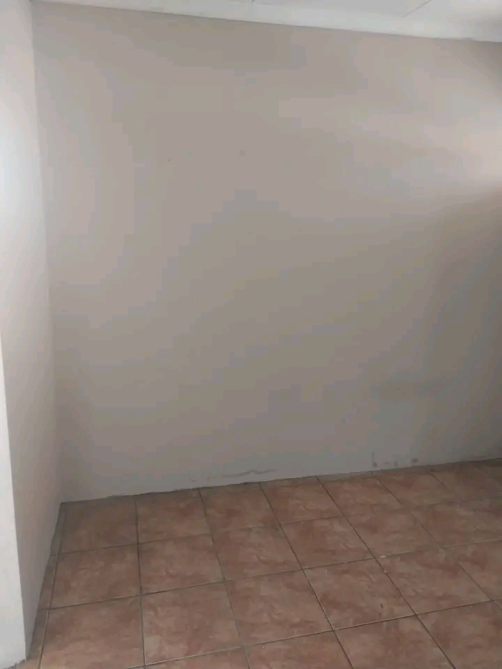 🏡 medium-sized room to rent in zola 1 , so  in Zola