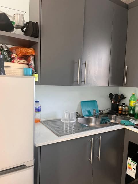 2.  beds available 7k watsapp me  in Glen Austin