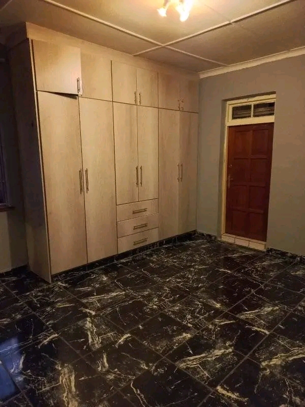 3 bedroom house with 2 bathroom house to let   in Kensington