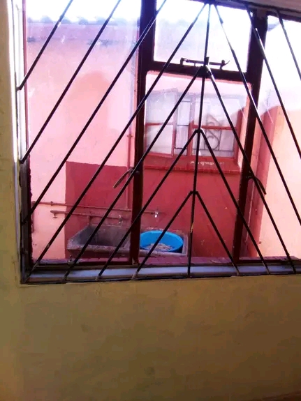 Two rooms with ajoining door to the other roo  in Vosloorus