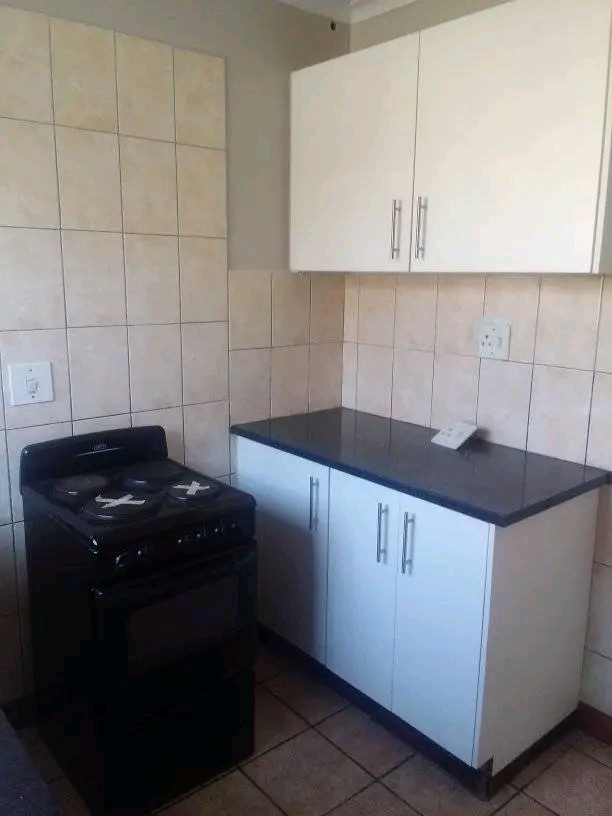 2 bedroom house -with 2 outside rooms -to ren  in Allandale