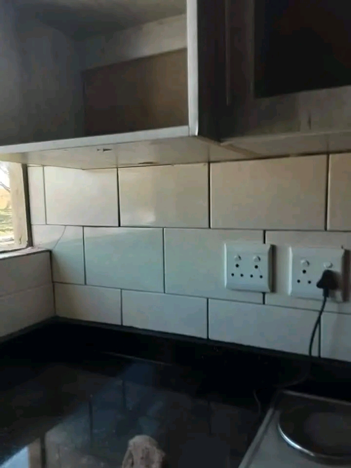 Bachelor available in ex1 
1ts april : 
fit  in Rabie Ridge