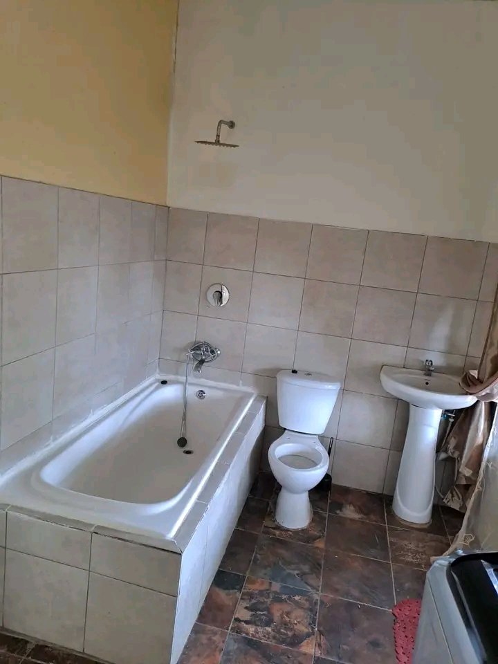 A very spacious  bachelor in a quiet boomed a  in Old Birch Acres