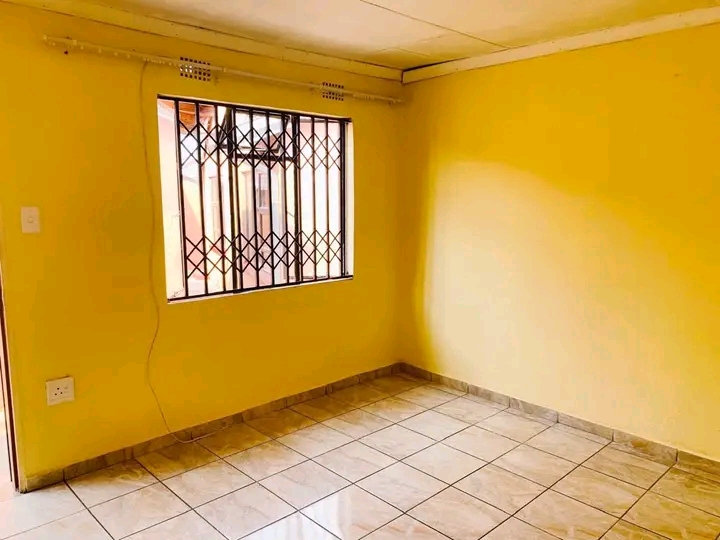 🏡 spacious room to rent in zondi 1, soweto  in Zondi