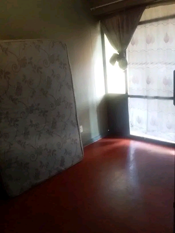 Hello ,, medium bedroom with balcony in  matr  in Hillbrow
