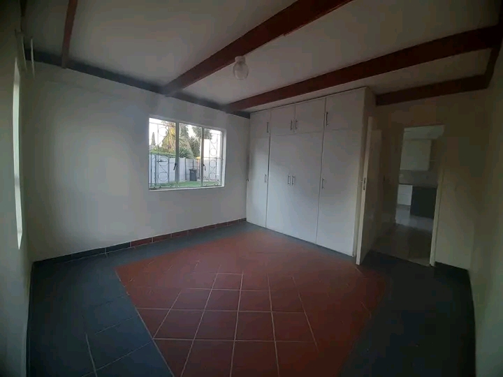 2 bedroom granny flat with open plan kitchen,  in Kempton Park