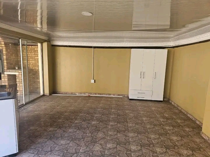 Bachelor cottage to rent r3800 per month 
av  in Norkem Park