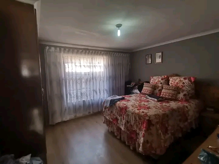 🎉beautiful 3 bedrooms house to rent ext28�  in Vosloorus