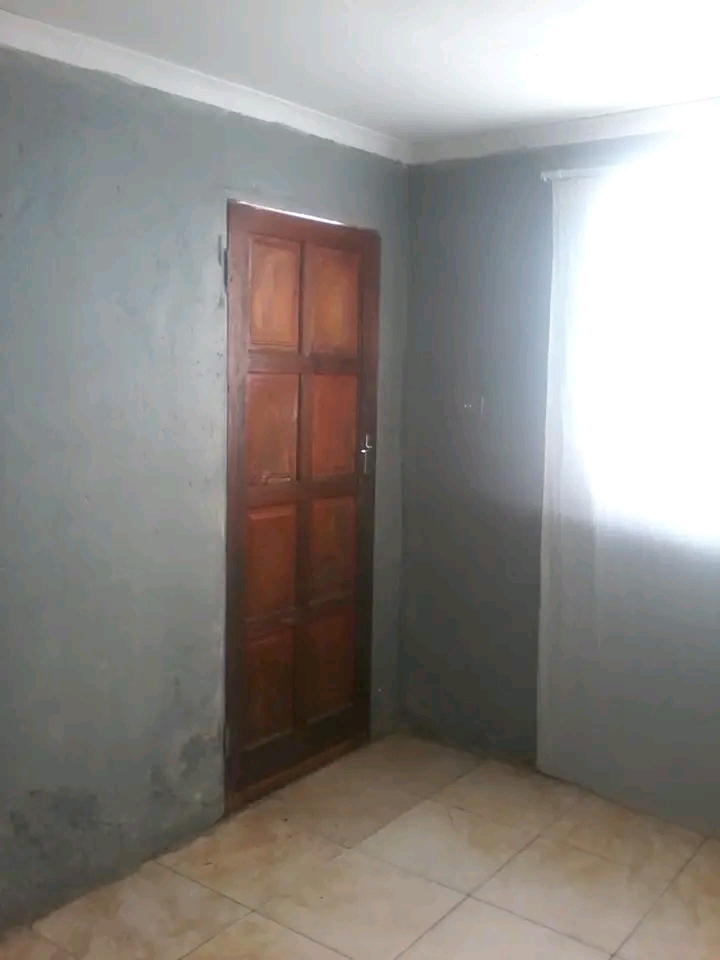 Room available at ext 3 next to boxer, r1000,  in Protea Glen