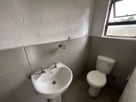 Open plan cottage with a fitted waldrobe,fitt  in Glen Austin