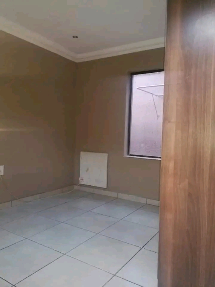 Standard room available immediately in zone 6  in Meadowlands