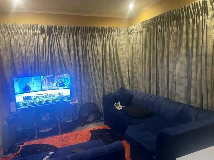 2 bedroom 2 bathroom (en-suite) bond house av  in Olievenhoutbosch