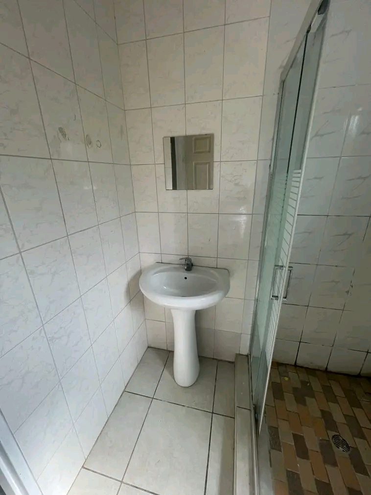 Room available 
20401 sene street ext 20 sow  in Protea Glen