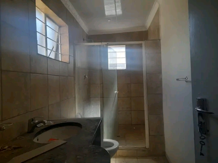 2 bedroom cottage to let in leceister road jh  in Kensington