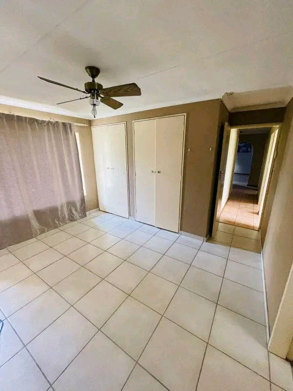 A 3 bedrooms house consists of lounge, dining  in Norkem Park