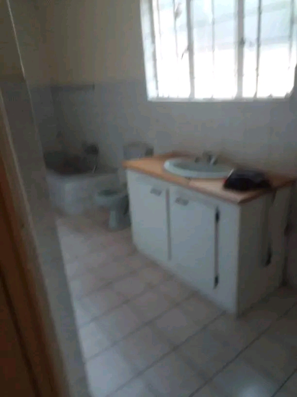 Room to rent inside
 the house available rig  in Turffontein