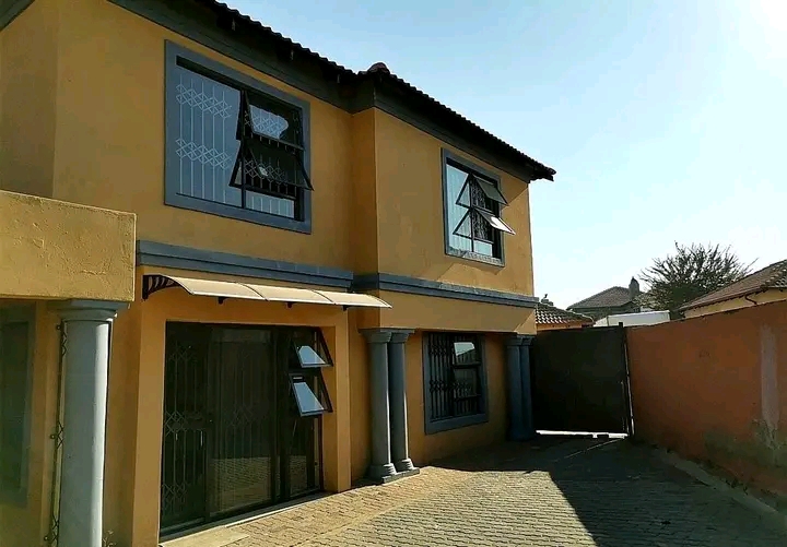 Becholar available to rent at ext 5 behind me  in Cosmo City