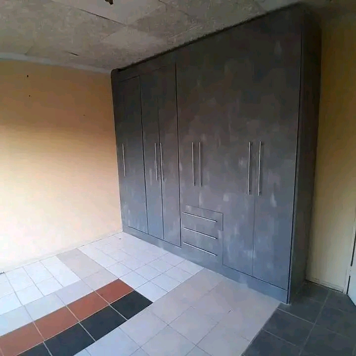 Available immediately 
rental price :r6000 p  in Leondale