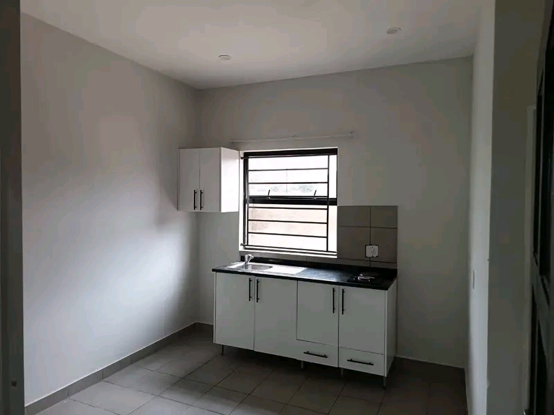 Accommodation available in extension 7 slovak  in Cosmo City