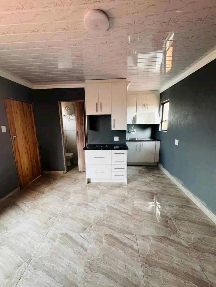 Room to rent available ext 20 ensuit  more in  in Protea Glen