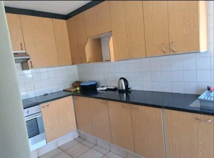 Spacious 4-bedroom home for rent – strubenv  in Roodepoort