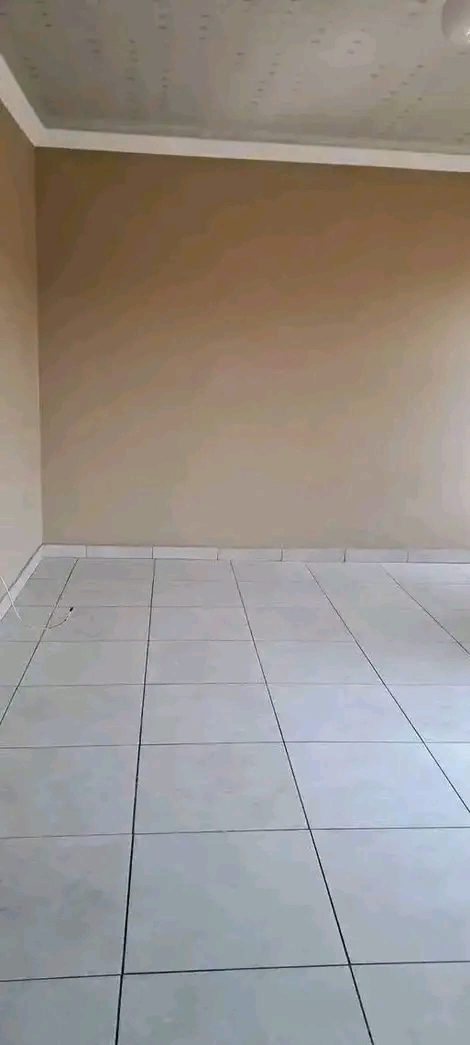 Bachelor available in ext 27
parking availab  in Clayville