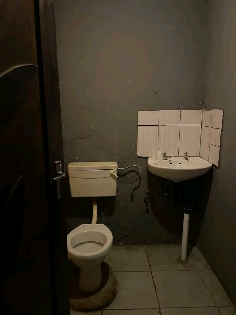 Room available to rent @ ext 7 next to basa c  in Protea Glen
