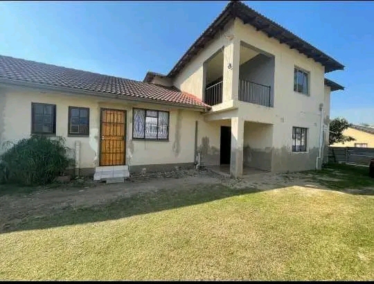 A stunning spacious bachelor with a fitted wa  in Norkem Park