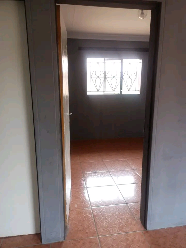 Renting a spacious 2 bed room house in ext 6   in Cosmo City