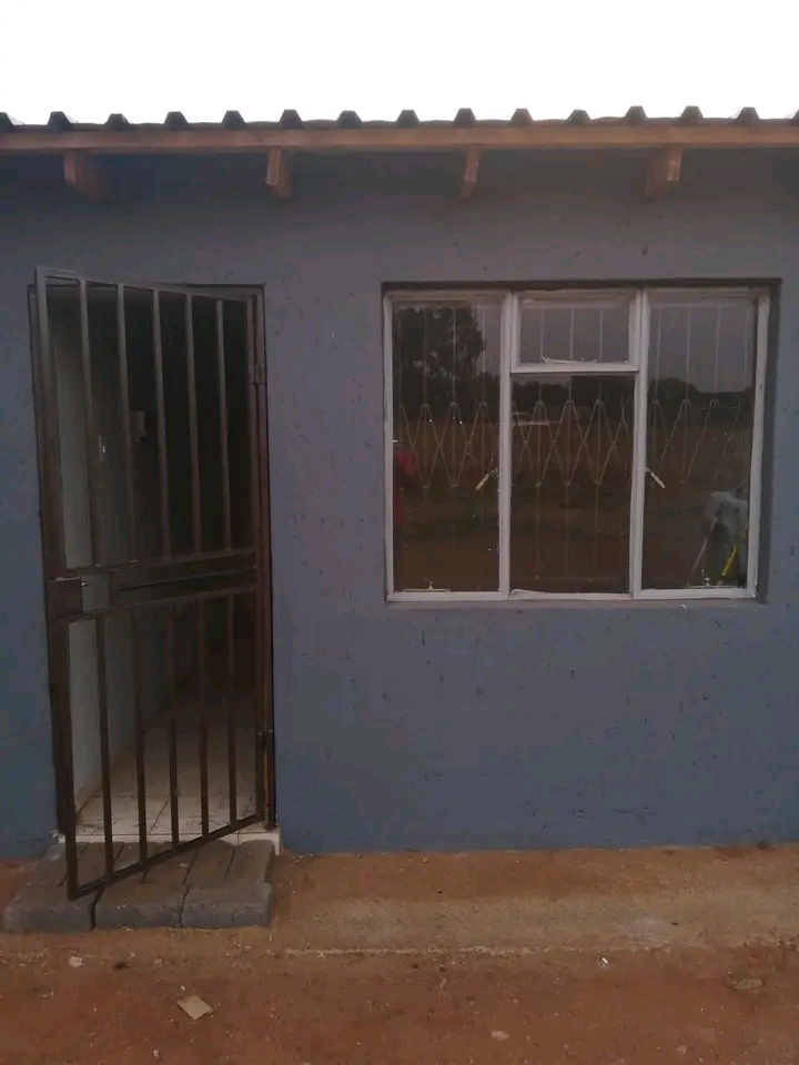 We have rooms available for rent in x1 basoth  in Vosloorus