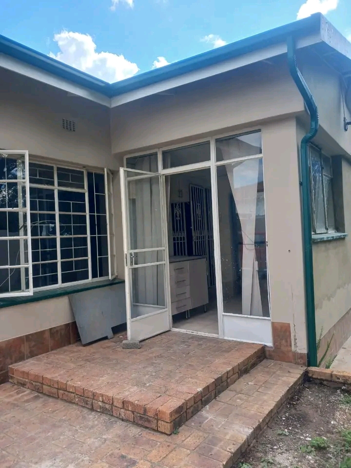 Bachelor available for immediate occupation f  in Kempton Park