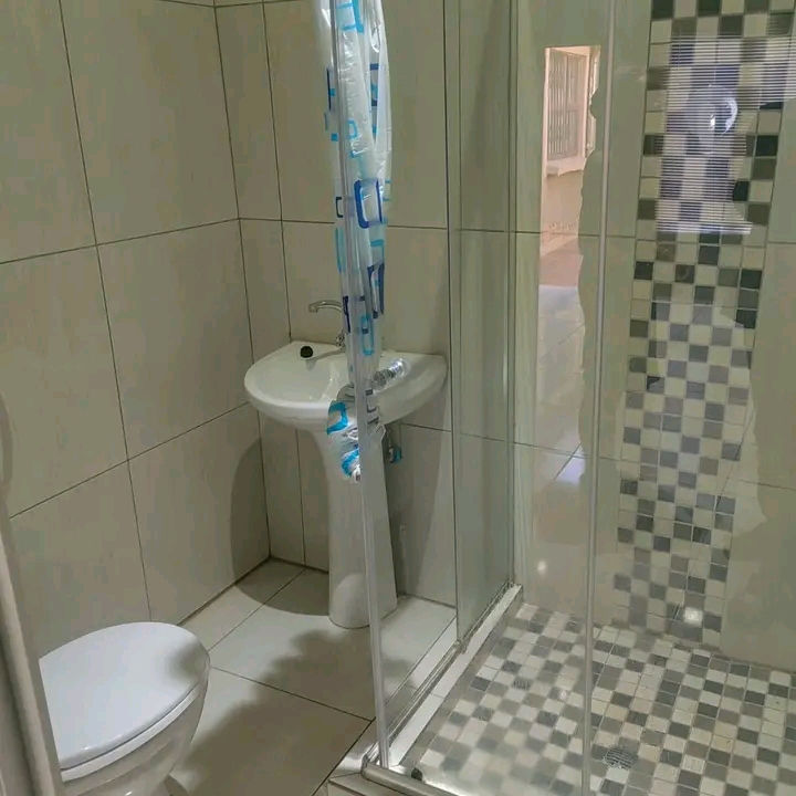 Bachelor to lease at ext 2 for r2000
water a  in Protea Glen