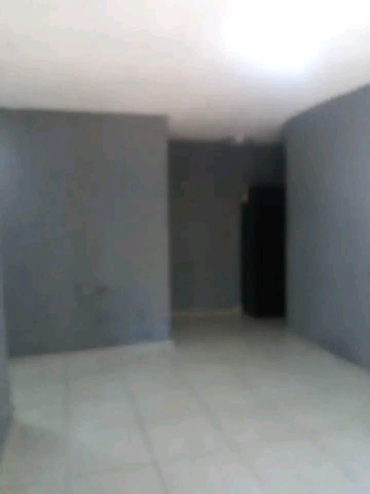 Specious 3 x rooms available in ext 9
room h  in Cosmo City