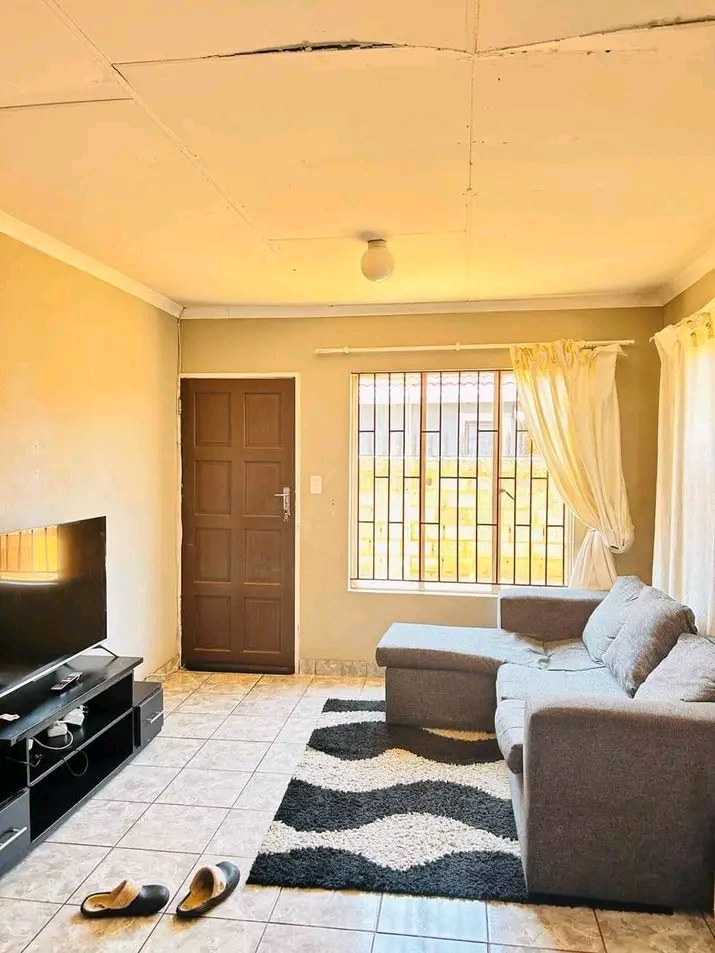 2 bedrooms house ext 29 r3500 available immed  in Pimville