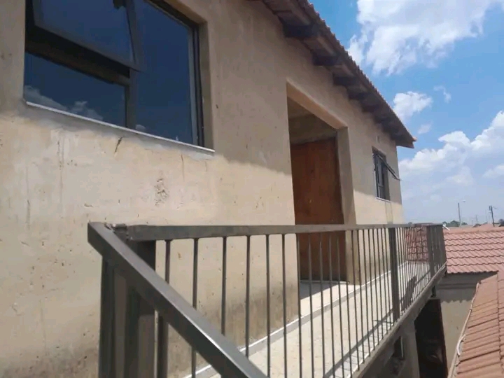 Cottage available in east field for 2300 +230  in Vosloorus