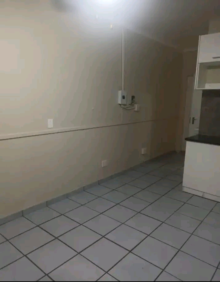 This gorgeous and beautiful apartment is loca  in Kempton Park