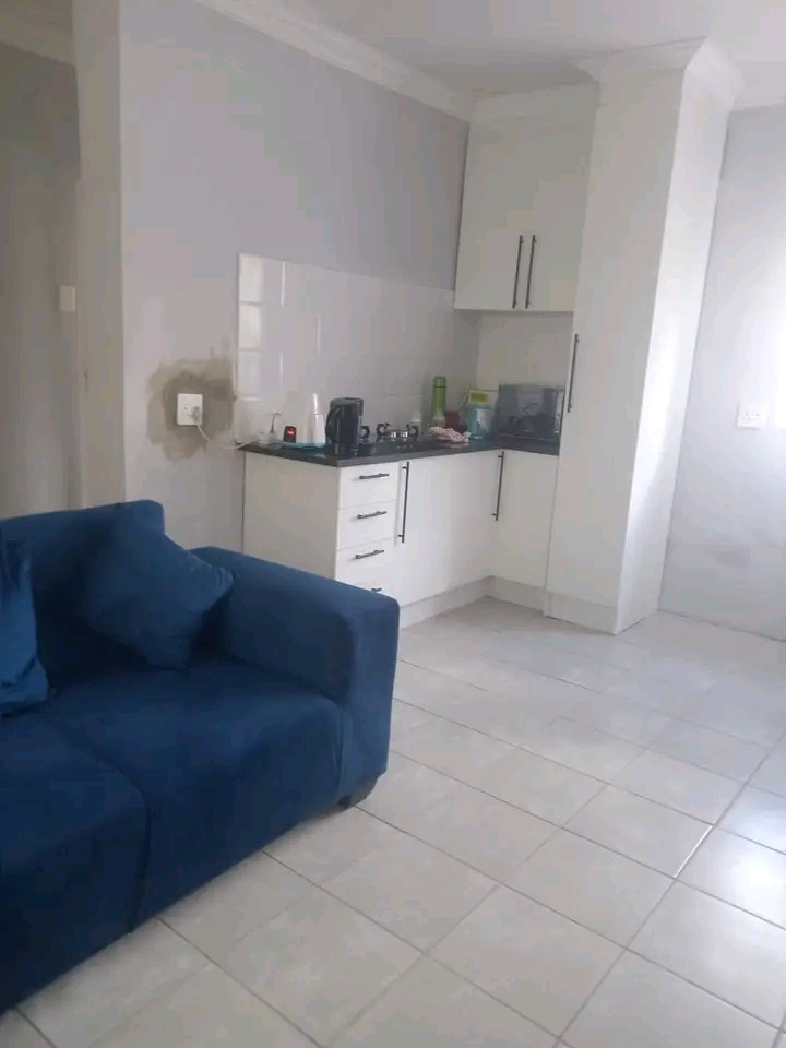 2 fitted bedroom cottage comes with a fitted   in Birchleigh