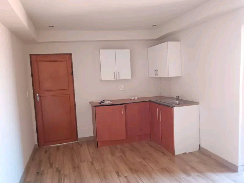Rental: r3200

deposit: r3200

admin: r60  in Birch Acres