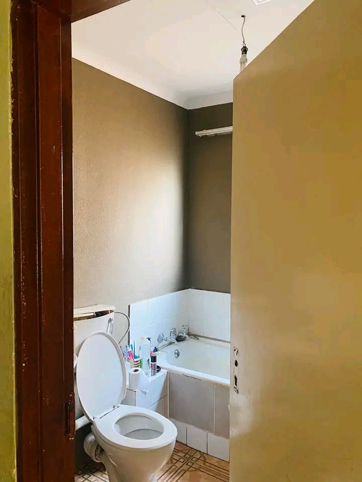 Hi guys i have one bedroom available for r260  in Clayville