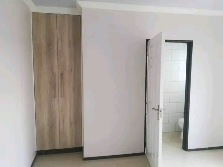 1 bedroom bachelor available for monthly rent  in Clayville
