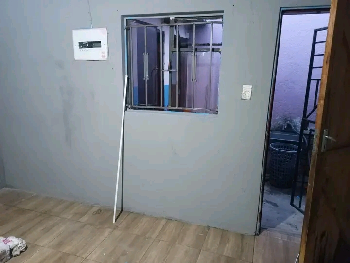 2 rooms available to rent at ext1 each room i  in Rabie Ridge