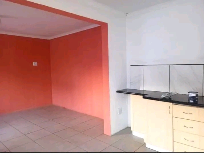 Cottage to rent in extension
water and elect  in Protea North