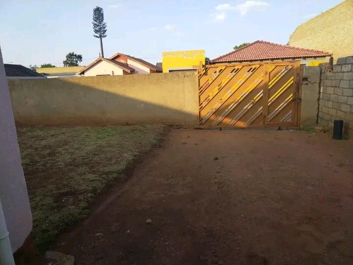 2 bedroom house available for rental ext 11
  in Protea Glen