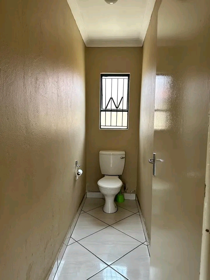 2 bedroom stand alone house . comes with kitc  in Birch Acres