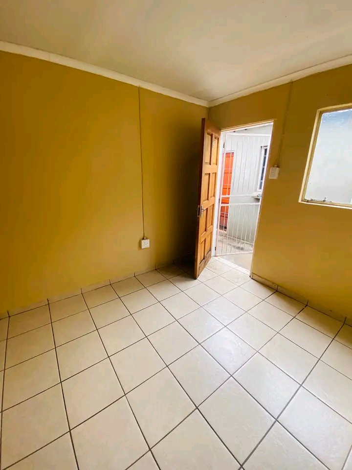 Rooms with and without shower available at ge  in Delville