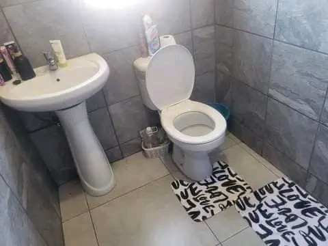 Bachelor flat available for rental next thuto  in Rockville