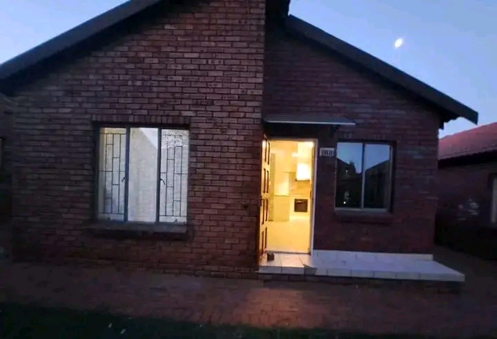 2 bedroom house available for rental at prote  in Protea Glen
