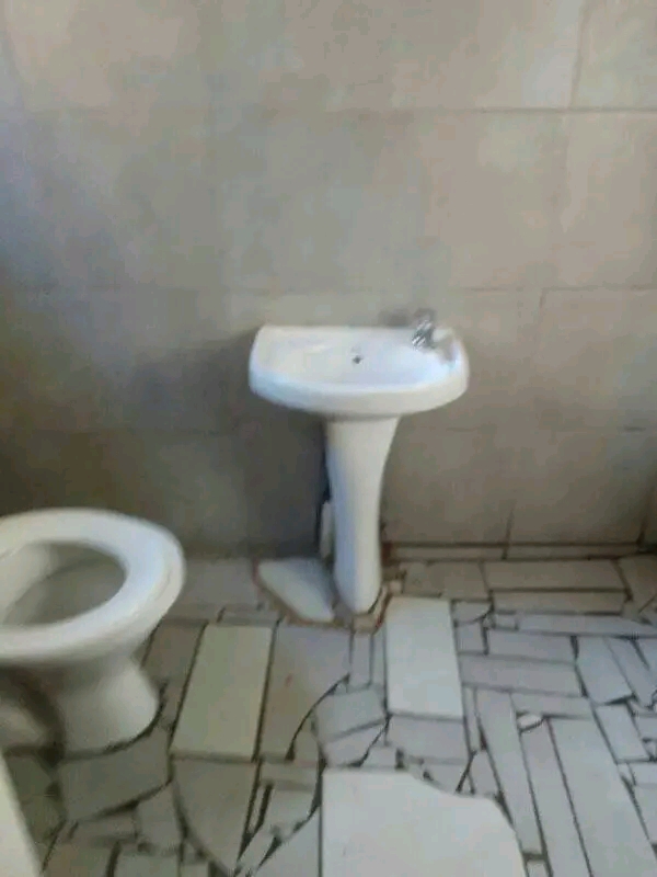 Big cottage available r2500 including water a  in Bezuidenhout Valley