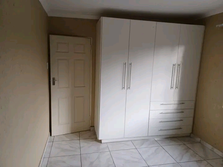 1 bedroom  cottage comes with  fitted wardrob  in Birchleigh