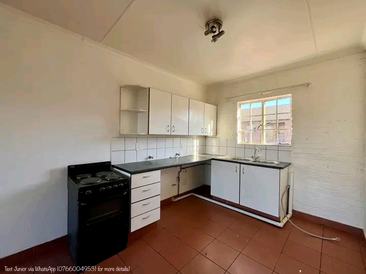 This old-fashioned yet well-kept complex offe  in Kew